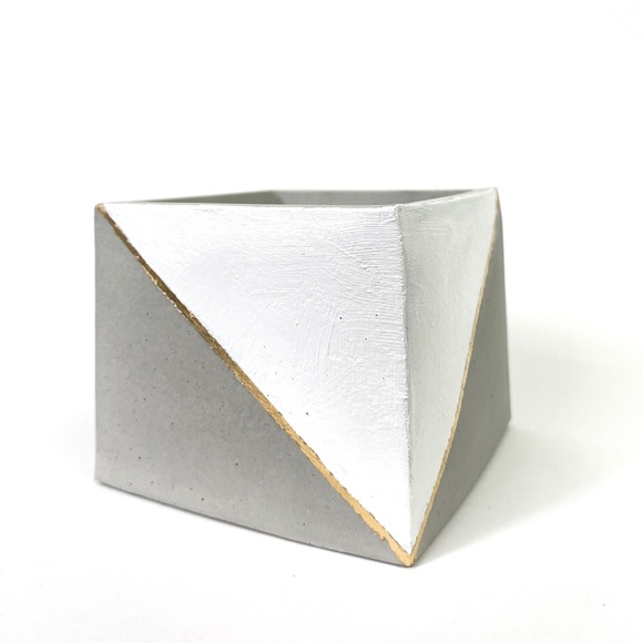 Industrial Modern Handcrafted cement planter - Picture 2 of 5